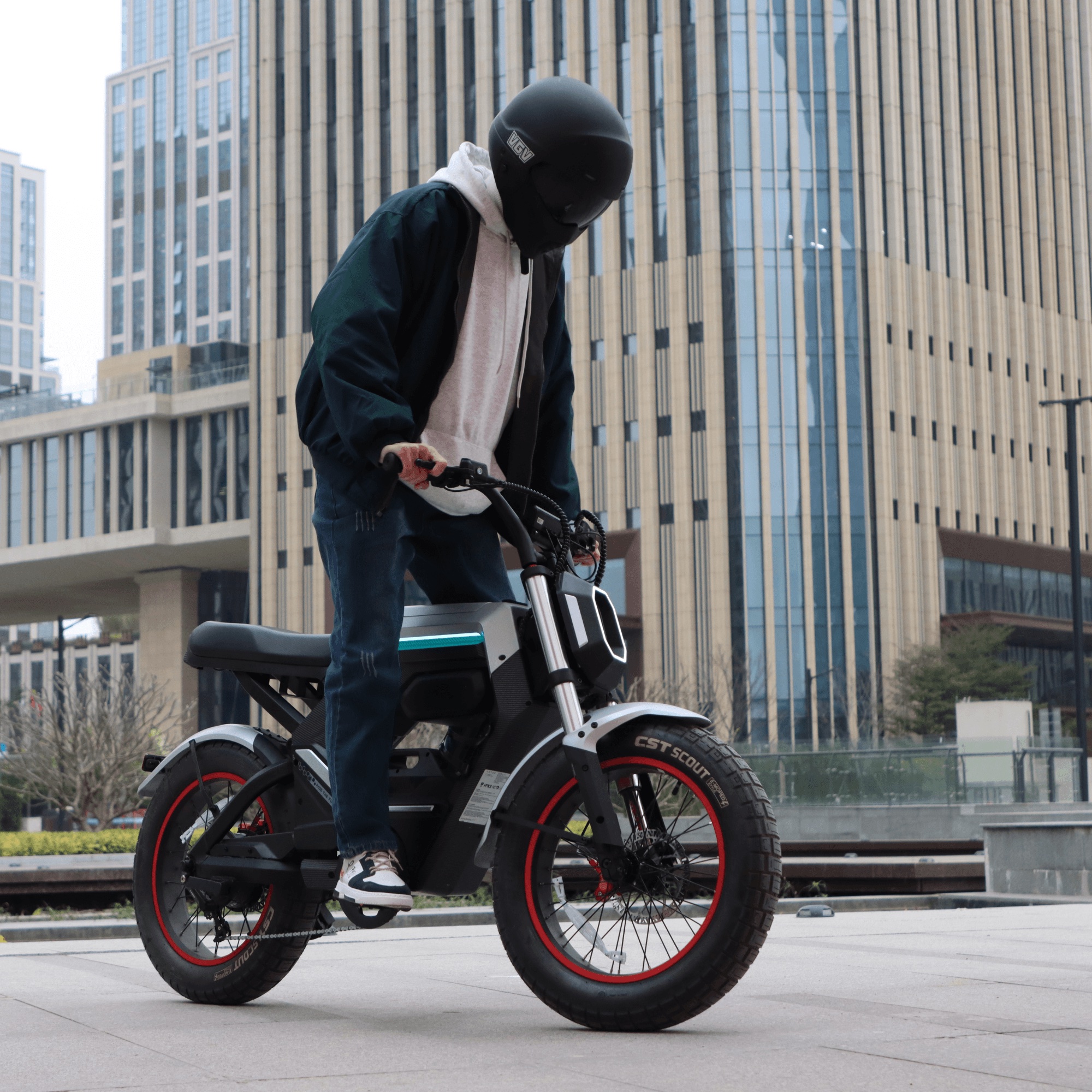 Aotos Flux X26 in the city