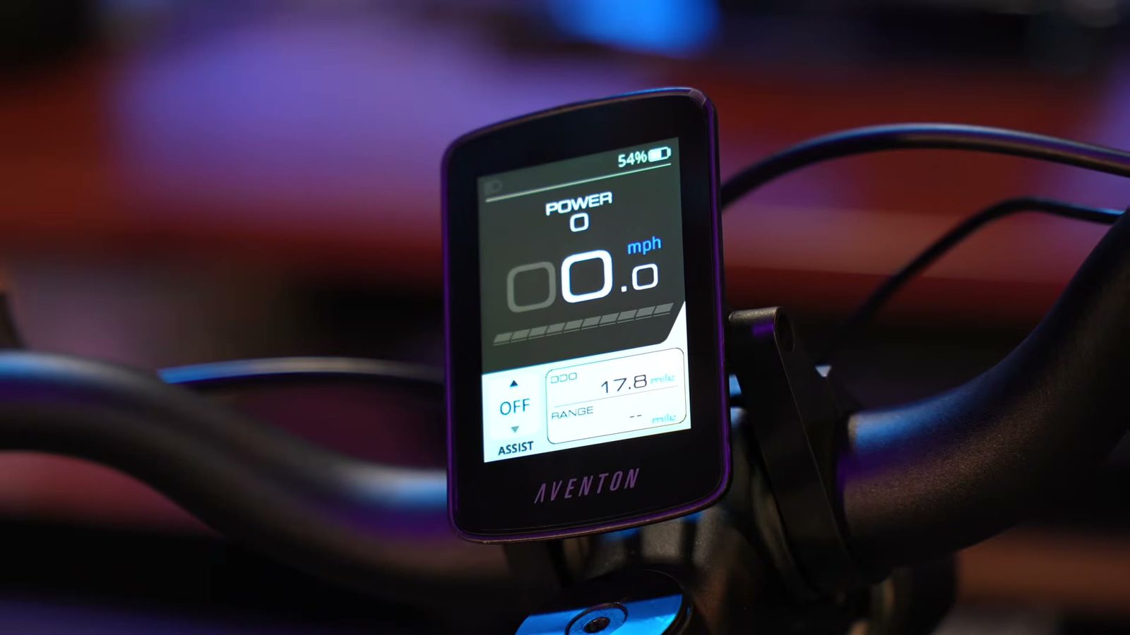 Aventure M display showing the odometer and battery percentage
