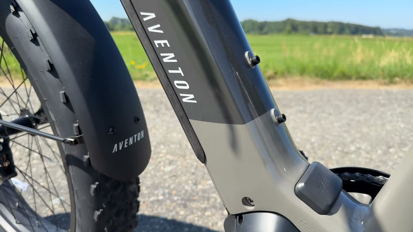 Close-up of the Aventure M frame and integrated fenders