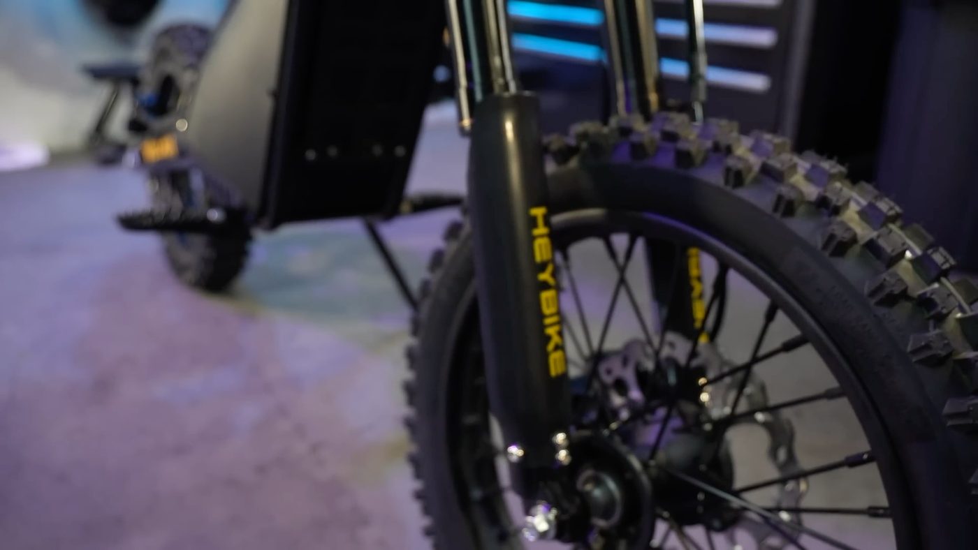 Inverted front fork and 14-inch front wheel