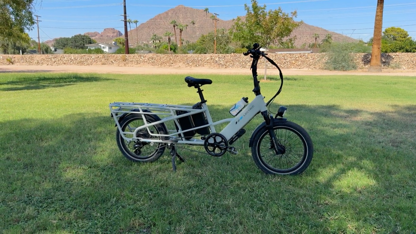 The Stratus White Lectric XPedition 2.0 parked on grass in Phoenix