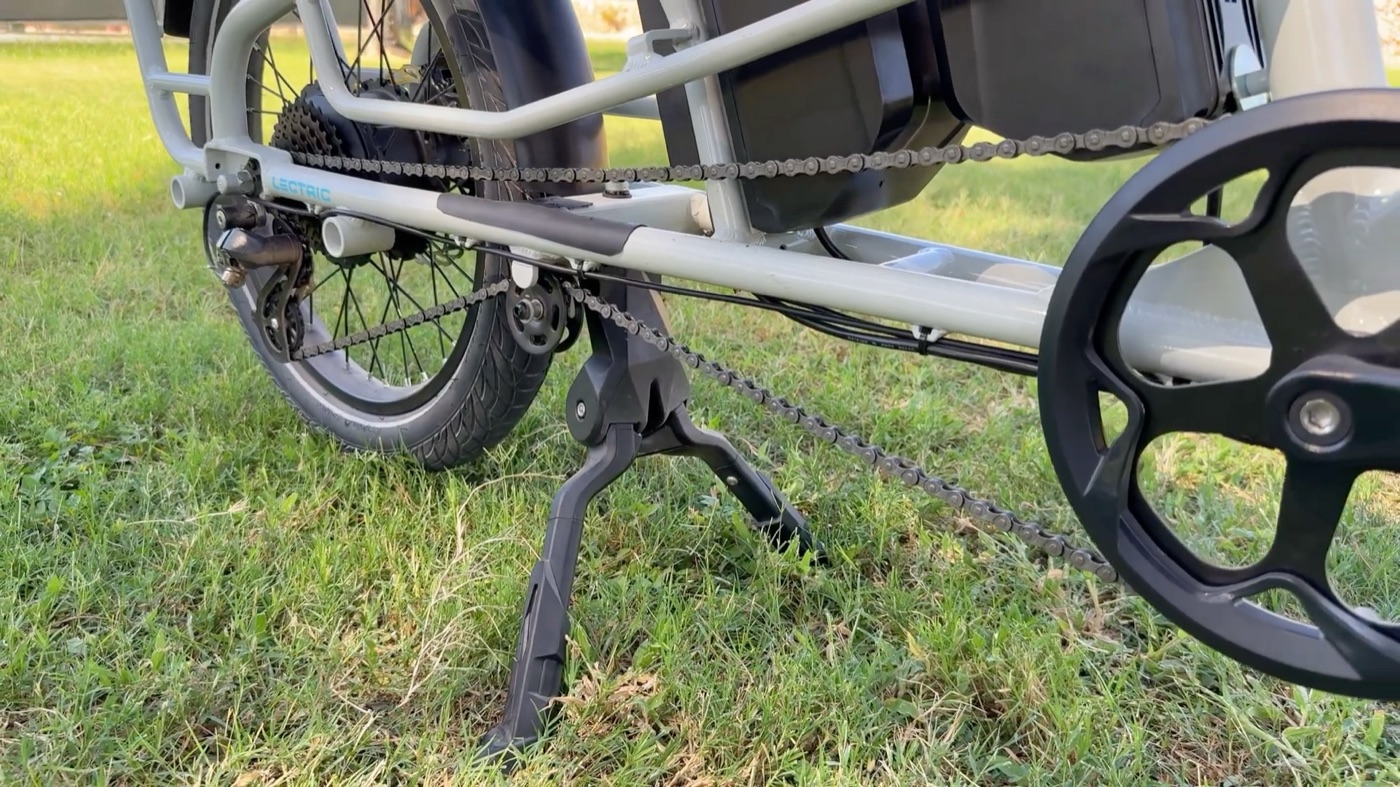 Crank and wide-stance kickstand on the XPedition 2.0