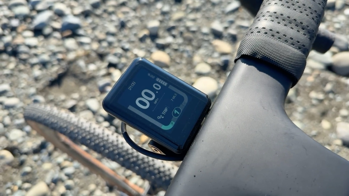 CF Racer1 colour display on the stem