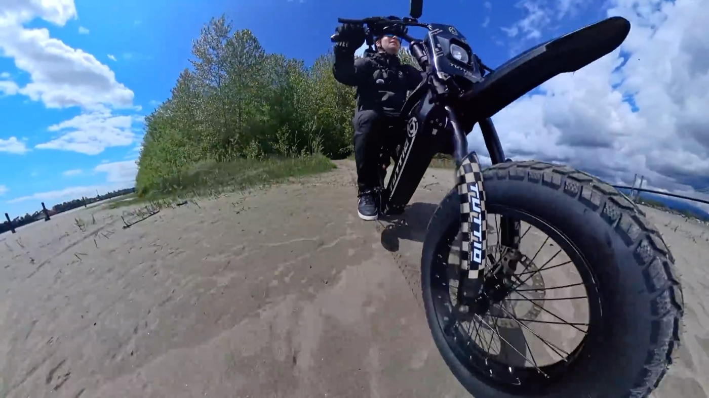 Riding the Tuttio ICT on the beach