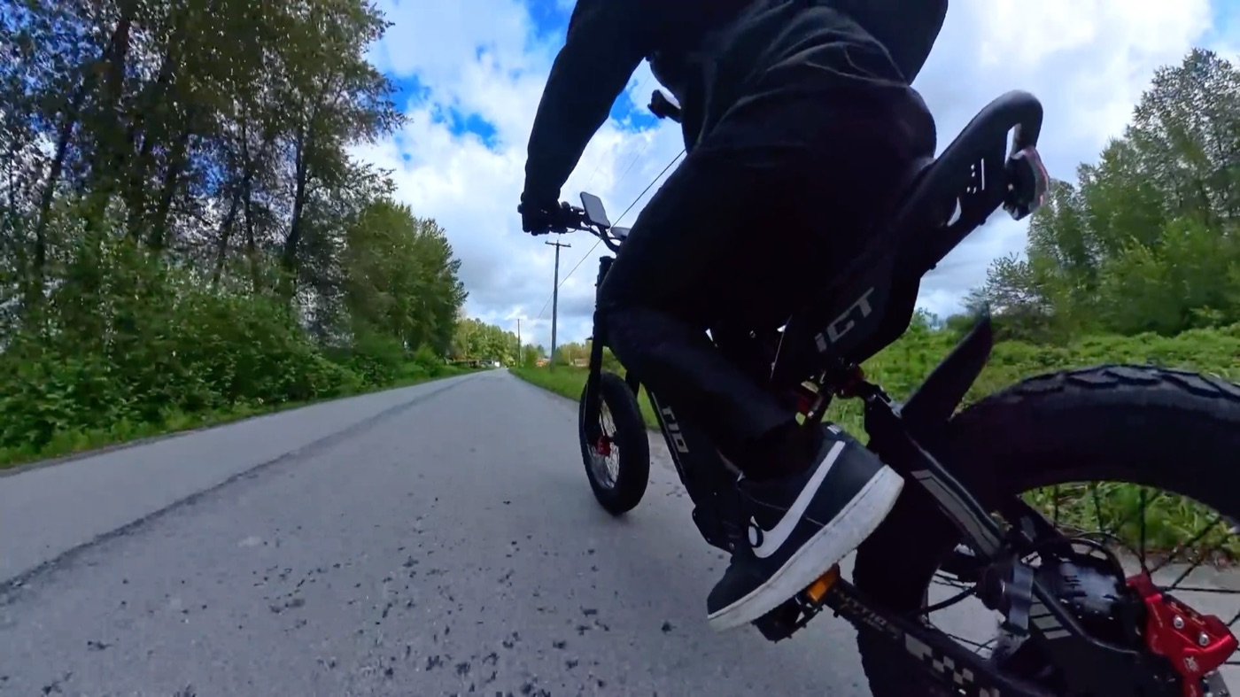 Tuttio ICT front wheel in the air