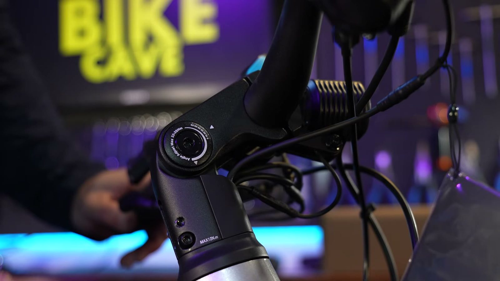 Close-up of the Tempo adjustable stem and its angle markings