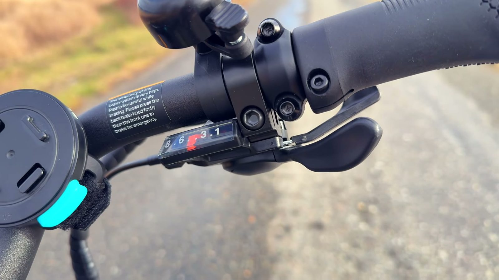Shimano 8-speed Rapidfire shifter and gear indicator on the bars