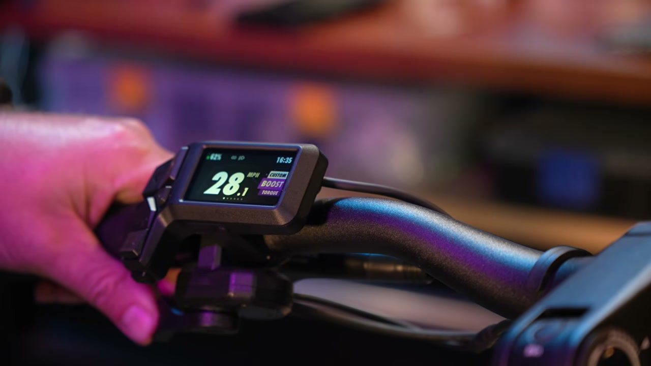 Summit 2 display reading 28 mph during the stand speed test