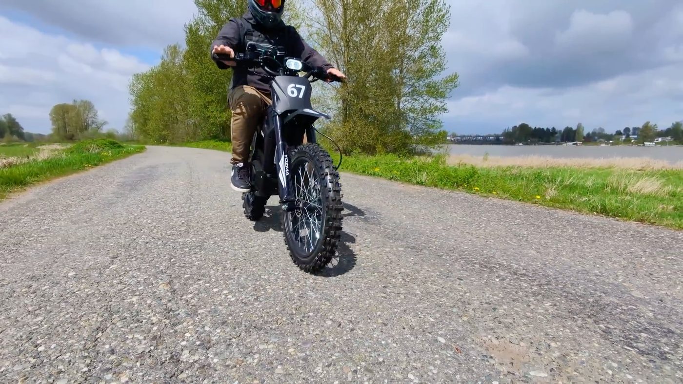 Riding the Yozma IN 10 Pro toward the camera on a gravel dyke