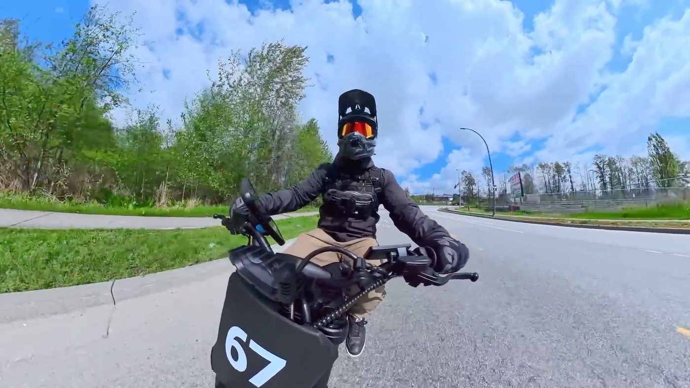Riding the Yozma IN 10 Pro up a sustained grade