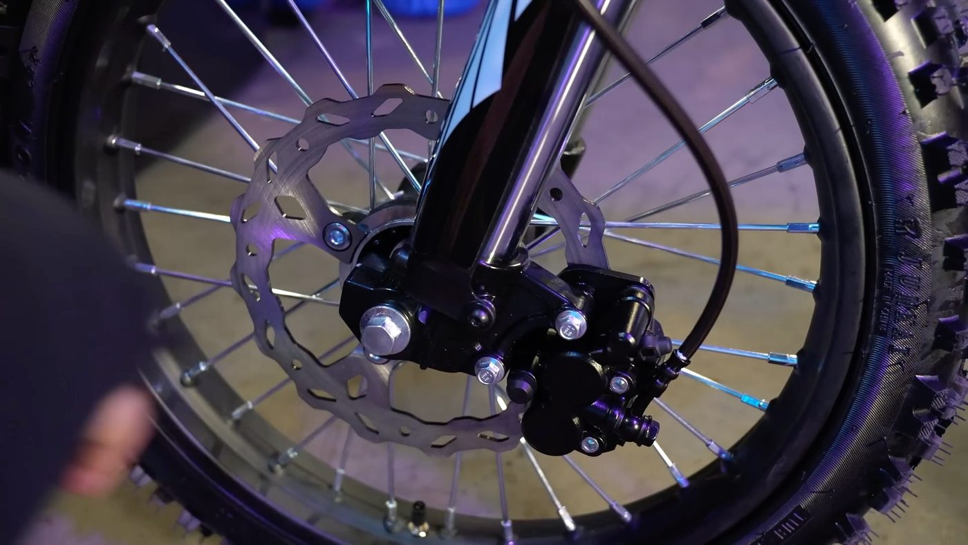Front four-piston floating caliper and rotor