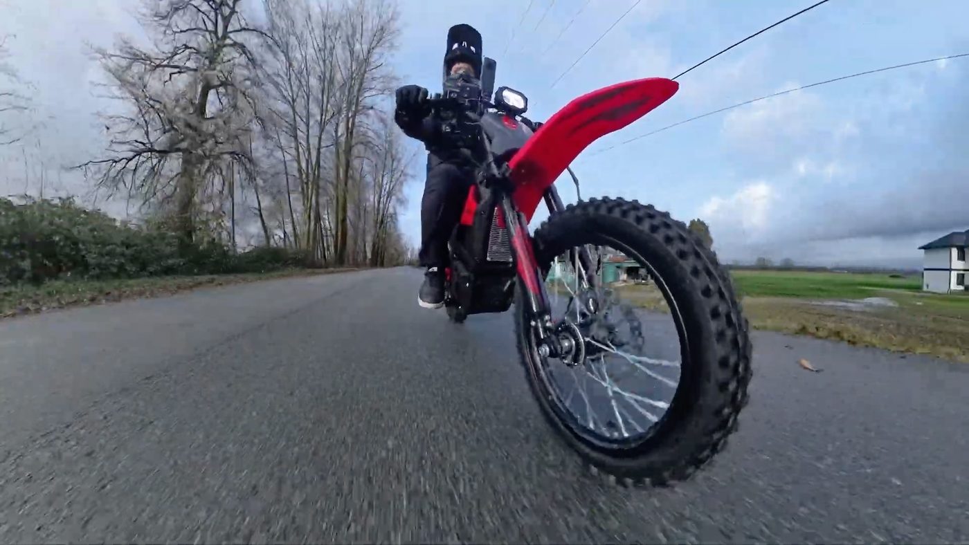 Yozma IN 10 at full speed on open road
