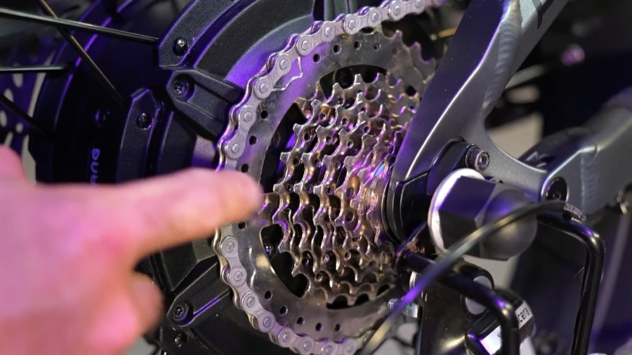 Seven-speed freewheel with oversized low gear