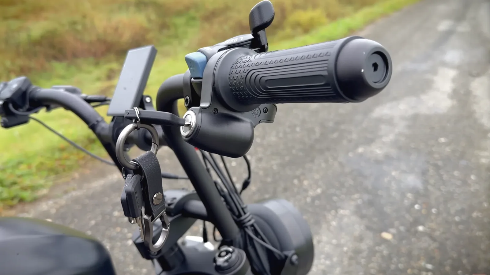 Throttle, grip and ignition key